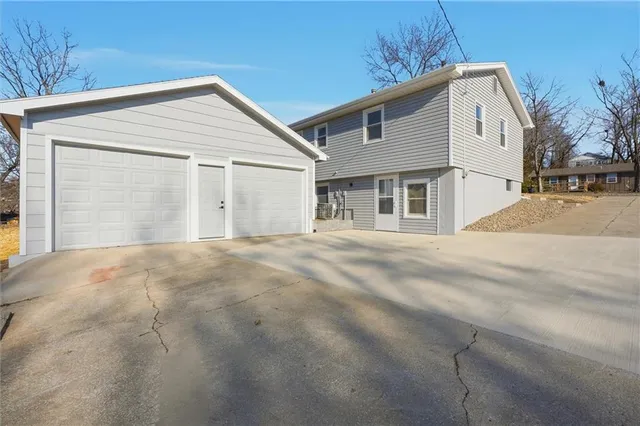 $269,900 | 332 Woods Avenue, Excelsior Springs, MO 64024