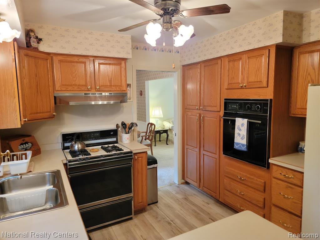 25630 Branchaster Road Farmington Hills, MI 48336 - Photo 11 of 48