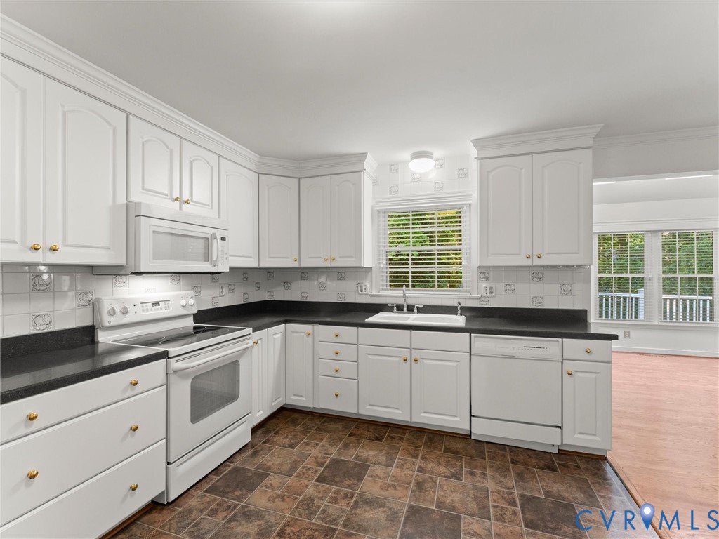 5904 Bent Creek Road Midlothian, VA 23112 - Photo 12 of 52 Gallery Image 12