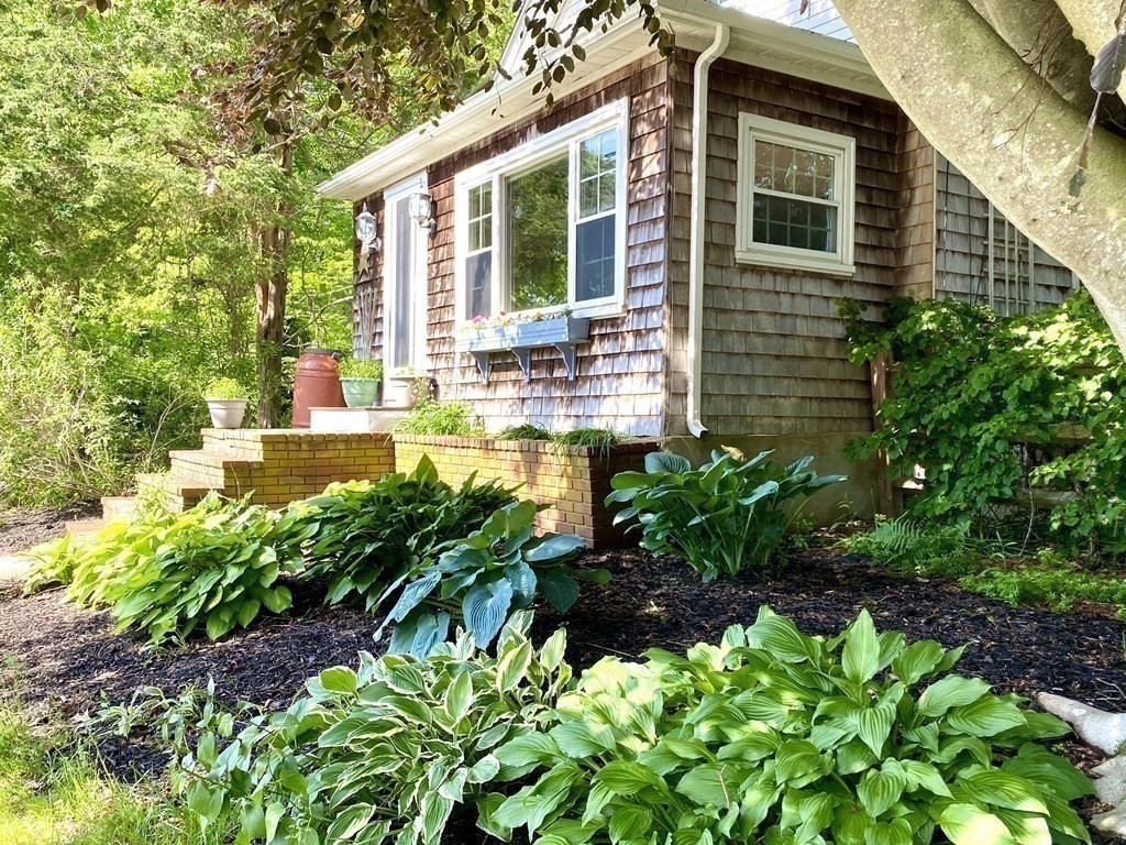 535 Sconticut Neck Road Fairhaven, MA 02719 - Photo 9 of 42 Gallery Image 9