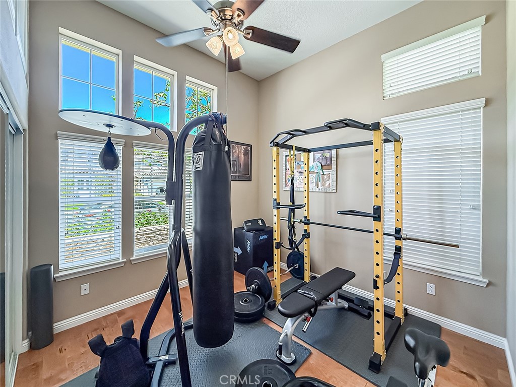 128 Laurel Ridge Drive Simi Valley, CA 93065 - Photo 19 of 33 Down stairs bedroom 2