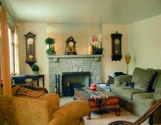 140 Richard Road Wexford, PA 15090 - Photo 2 of 8 Living Room.