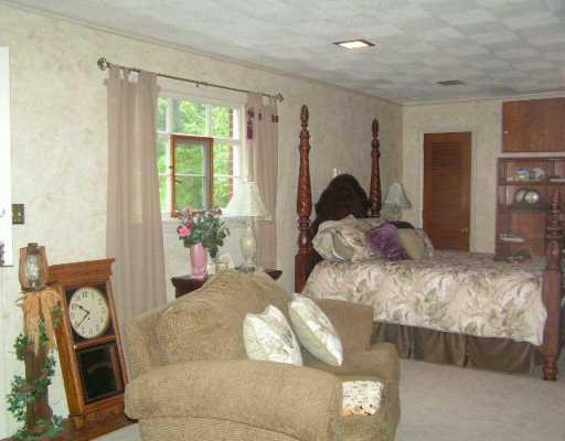 140 Richard Road Wexford, PA 15090 - Photo 5 of 8 Den/Family/Great Room.