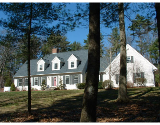 72 Hutchinson Road Sutton, MA 01590 - Photo 1 of 20 a front view of house with yard