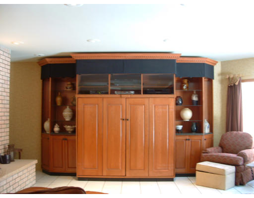 72 Hutchinson Road Sutton, MA 01590 - Photo 10 of 20 a living room with furniture and window