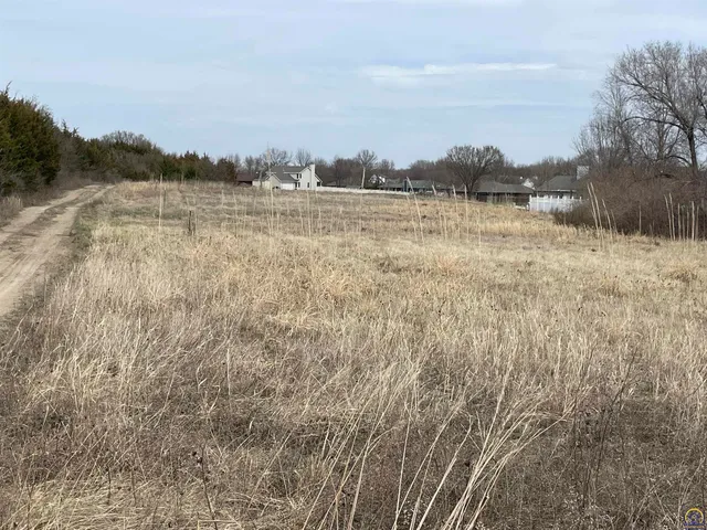 $165,000 | 4498 Southwest Moundview Drive, Topeka, KS 66610