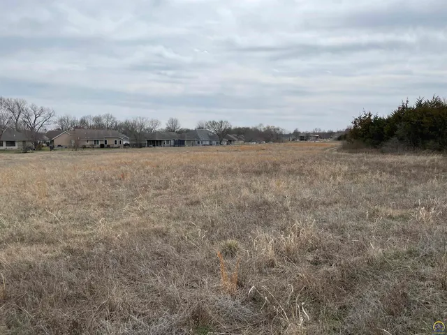 $165,000 | 4498 Southwest Moundview Drive, Topeka, KS 66610
