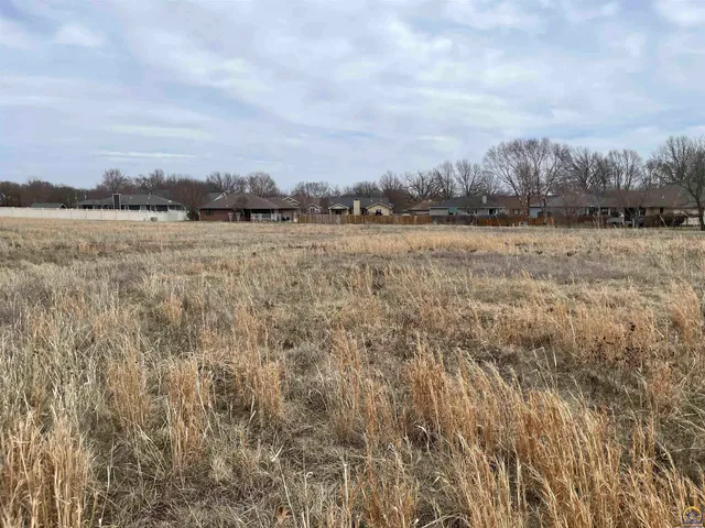 $165,000 | 4498 Southwest Moundview Drive, Topeka, KS 66610