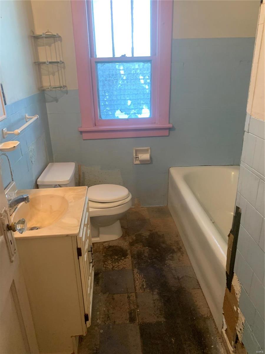 2921 Ridgeway Avenue St. Louis, MO 63114 - Photo 6 of 8 Gallery Image 6