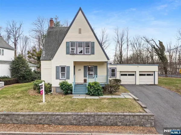 $3,850 | 6 Cottage Place, Allendale, NJ 07401