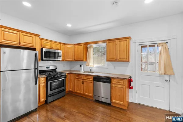 $3,850 | 6 Cottage Place, Allendale, NJ 07401