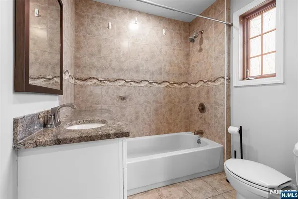 $3,850 | 6 Cottage Place, Allendale, NJ 07401