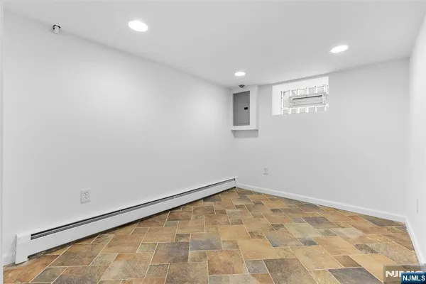 $3,850 | 6 Cottage Place, Allendale, NJ 07401