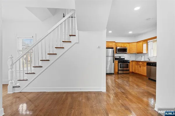 $3,850 | 6 Cottage Place, Allendale, NJ 07401