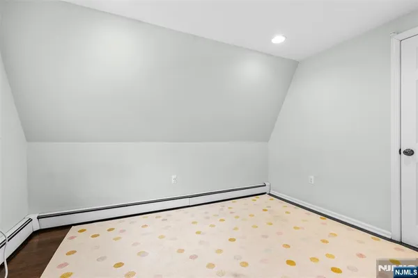 $3,850 | 6 Cottage Place, Allendale, NJ 07401