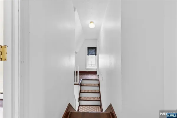 $3,850 | 6 Cottage Place, Allendale, NJ 07401