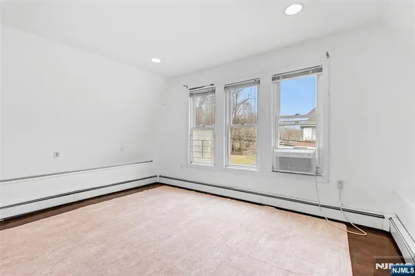 $3,850 | 6 Cottage Place, Allendale, NJ 07401