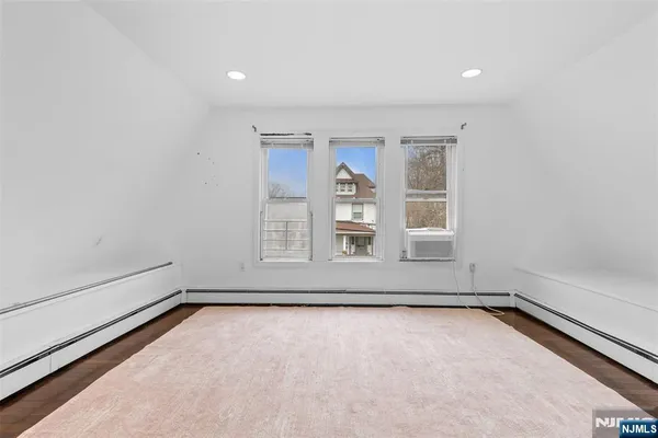 $3,850 | 6 Cottage Place, Allendale, NJ 07401