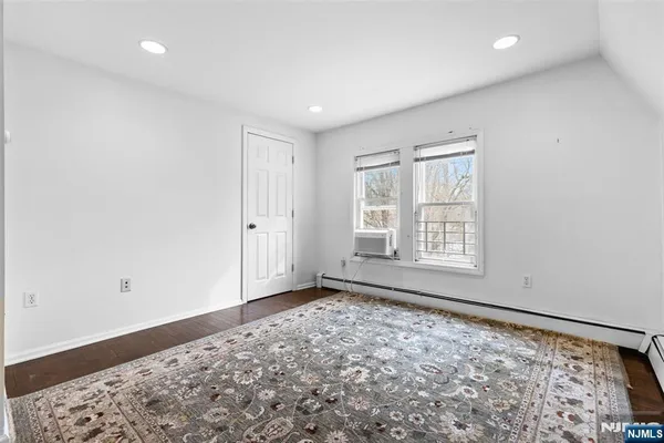 $3,850 | 6 Cottage Place, Allendale, NJ 07401