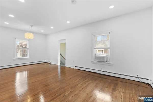 $3,850 | 6 Cottage Place, Allendale, NJ 07401