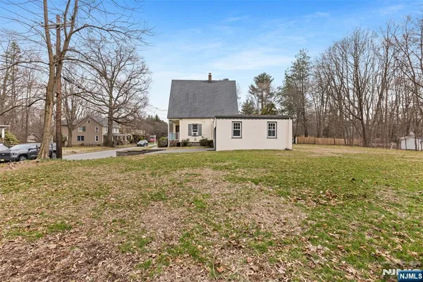 $3,850 | 6 Cottage Place, Allendale, NJ 07401