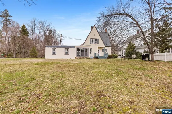 $3,850 | 6 Cottage Place, Allendale, NJ 07401