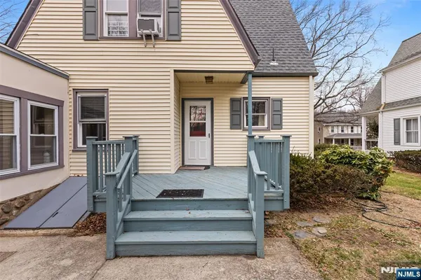 $3,850 | 6 Cottage Place, Allendale, NJ 07401