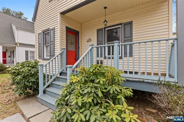 $3,850 | 6 Cottage Place, Allendale, NJ 07401