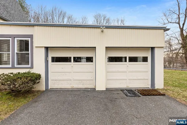 $3,850 | 6 Cottage Place, Allendale, NJ 07401