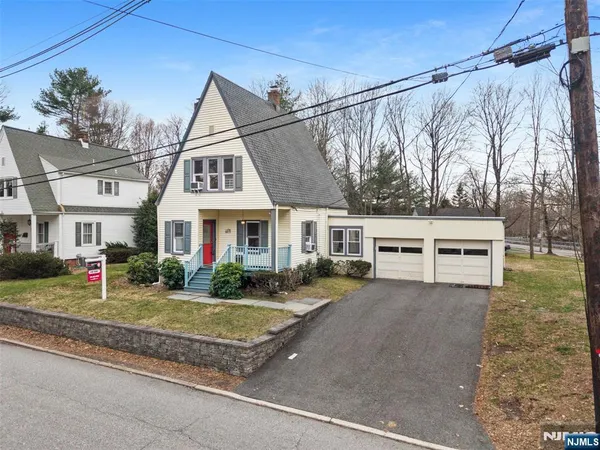 $3,850 | 6 Cottage Place, Allendale, NJ 07401