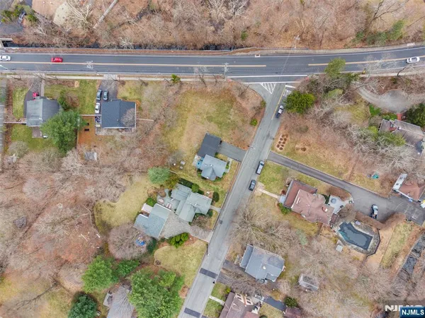 $3,850 | 6 Cottage Place, Allendale, NJ 07401