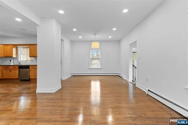 $3,850 | 6 Cottage Place, Allendale, NJ 07401