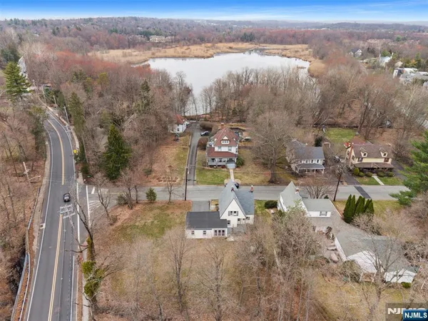 $3,850 | 6 Cottage Place, Allendale, NJ 07401