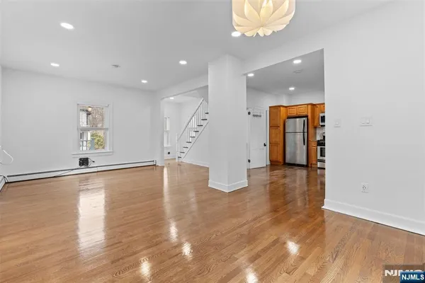 $3,850 | 6 Cottage Place, Allendale, NJ 07401