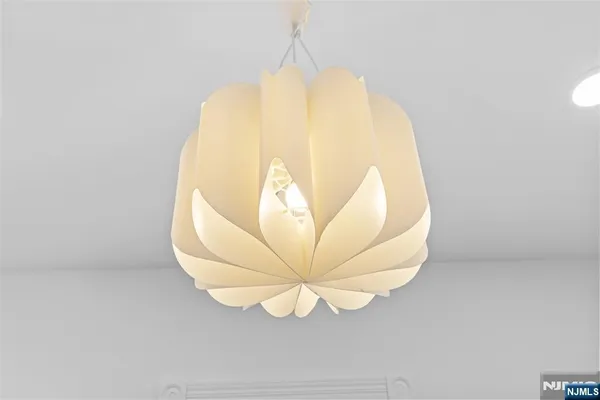 $3,850 | 6 Cottage Place, Allendale, NJ 07401