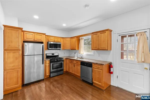 $3,850 | 6 Cottage Place, Allendale, NJ 07401