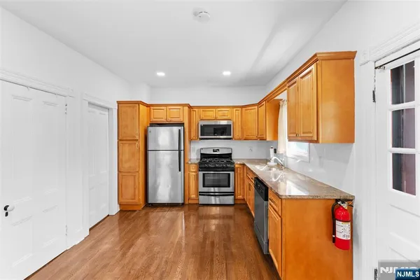 $3,850 | 6 Cottage Place, Allendale, NJ 07401