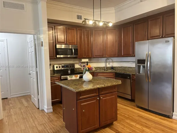 $3,150 | 3001 Northeast 185th Street, Unit 119, Aventura, FL 33180