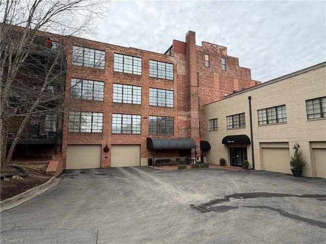 $285,000 | 165 Virginia Street, Unit 409, Mount Airy, NC 27030