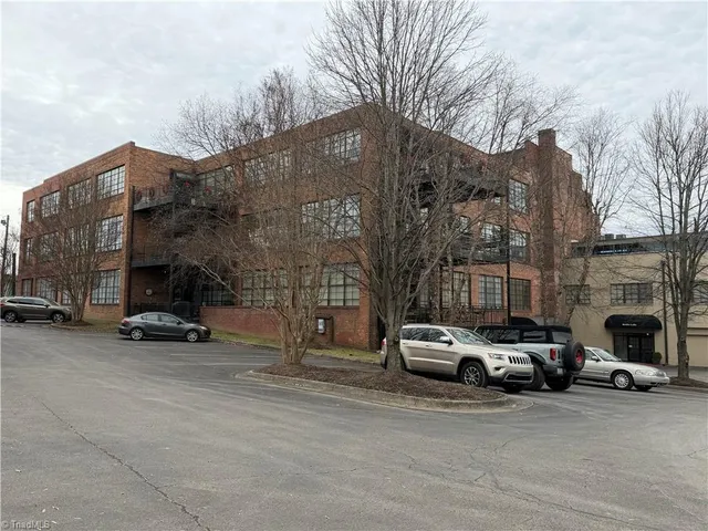 $285,000 | 165 Virginia Street, Unit 409, Mount Airy, NC 27030