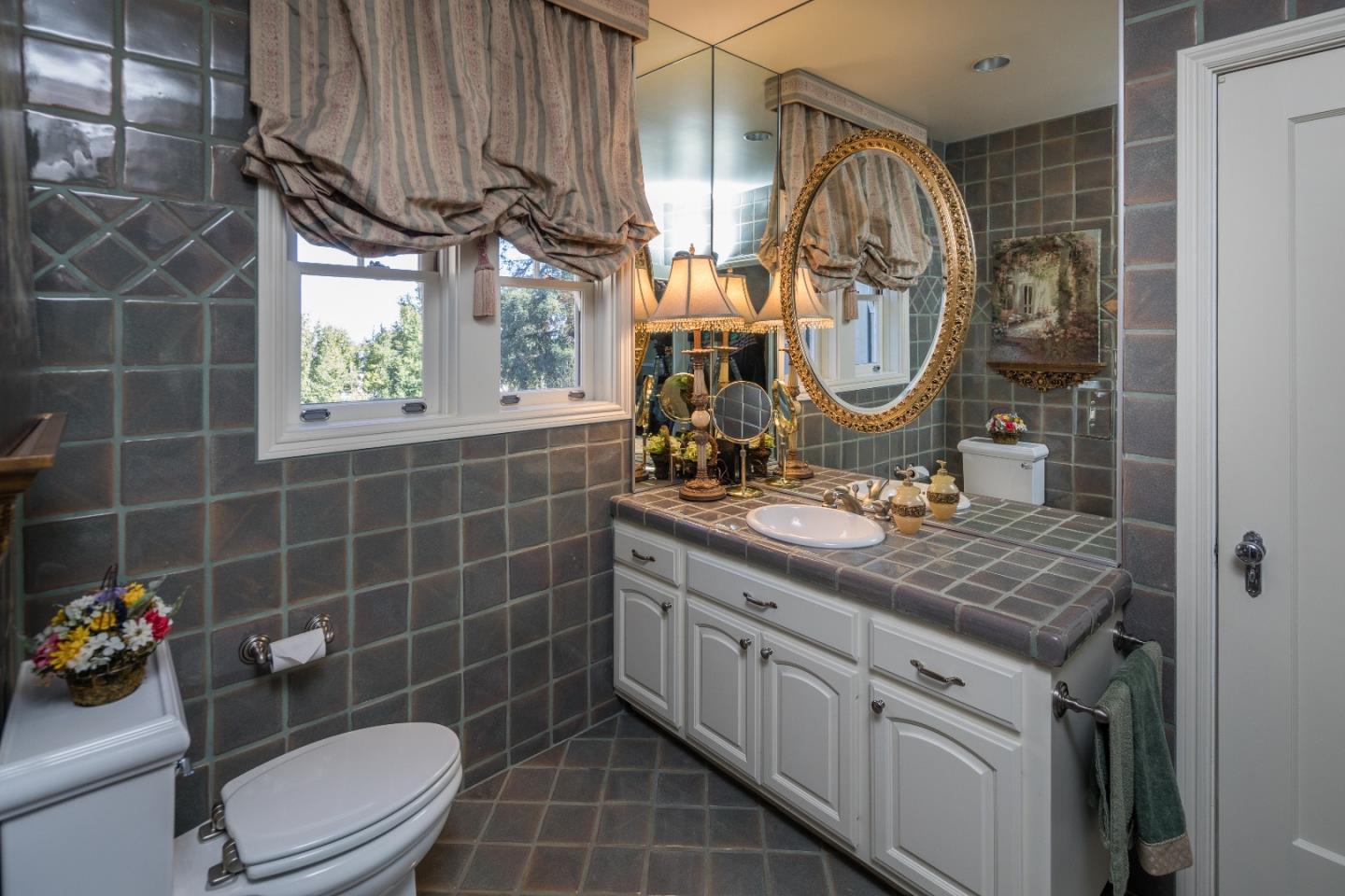723 Chiltern Road Hillsborough, CA 94010 - Photo 19 of 36