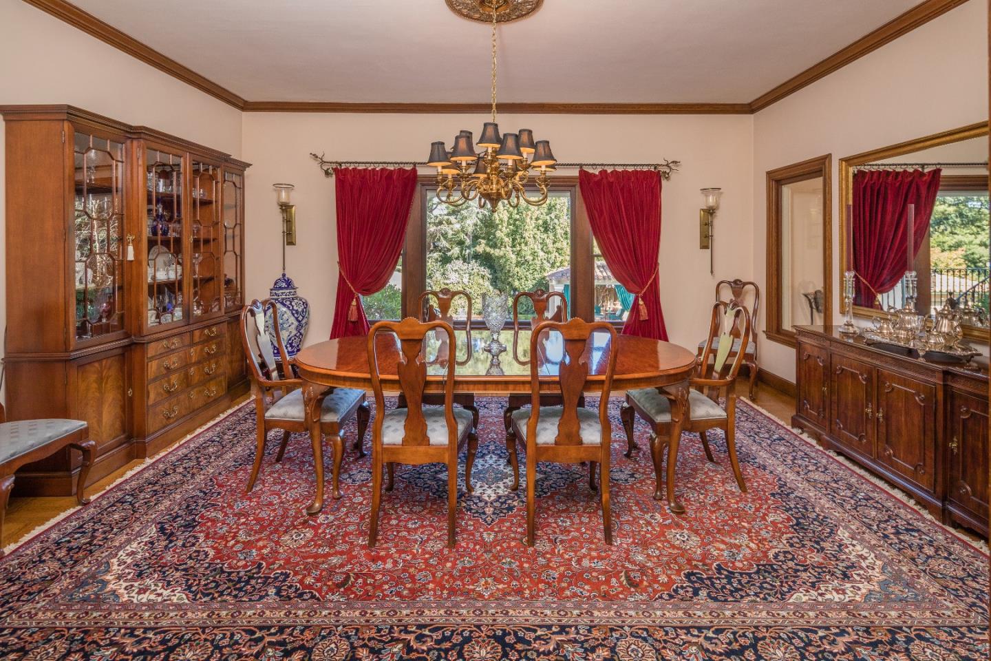723 Chiltern Road Hillsborough, CA 94010 - Photo 7 of 36