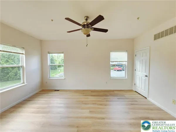 $2,650 | 937 King Way, Breinigsville, PA 18031