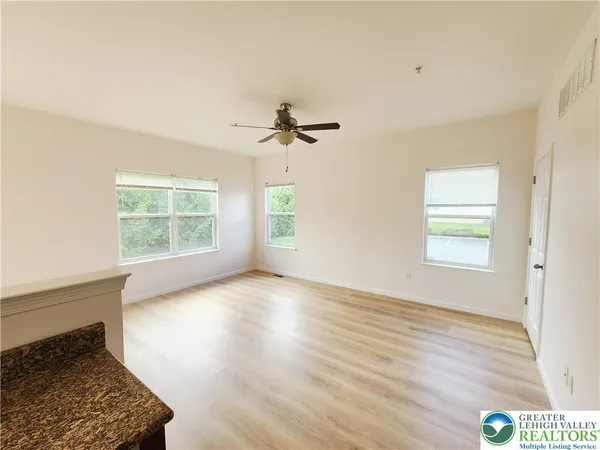 $2,650 | 937 King Way, Breinigsville, PA 18031