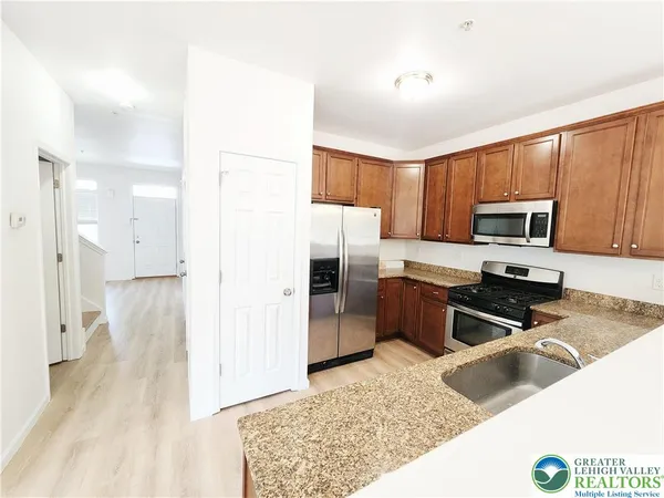 $2,650 | 937 King Way, Breinigsville, PA 18031