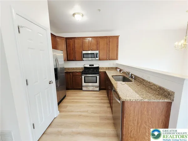$2,650 | 937 King Way, Breinigsville, PA 18031