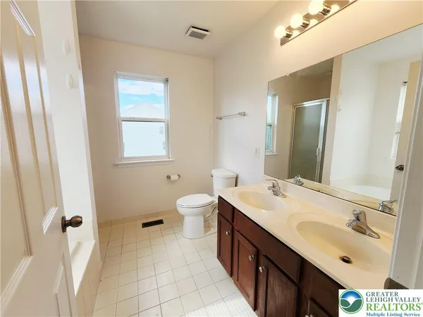 $2,650 | 937 King Way, Breinigsville, PA 18031