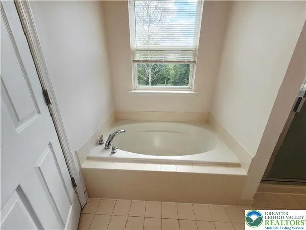 $2,650 | 937 King Way, Breinigsville, PA 18031