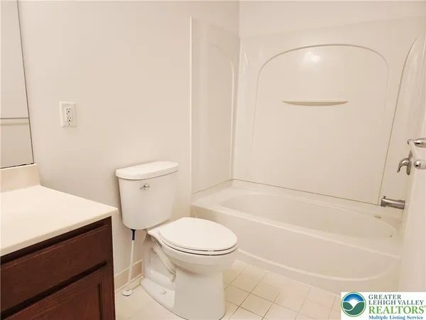 $2,650 | 937 King Way, Breinigsville, PA 18031