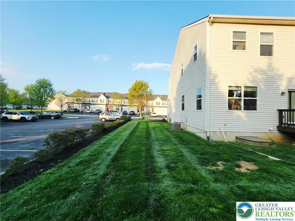 $2,650 | 937 King Way, Breinigsville, PA 18031